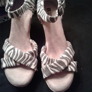 White Mountain zebra print casual shoe